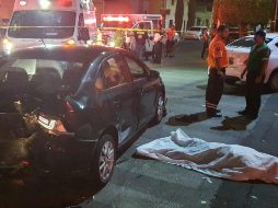 Paramédicos acudieron al punto e intentaron darle reanimación cardiopulmonar, sin embargo el hombre perdió la vida en el sitio. ESPECIAL