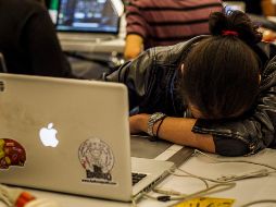 Algunos de sus síntomas son irritabilidad, dolores de cabeza y de espalda, angustia, trastornos del sueño, fatiga visual y cansancio mental ocasionado por el exceso de información. EL INFORMADOR / ARCHIVO