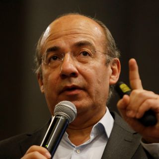 López Obrador va a tener que endeudarse por recesión: Calderón