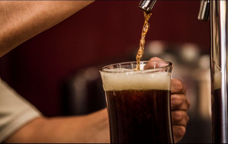 La elaboración de cerveza no es una actividad sencilla pero tampoco es imposible; los ingredientes principales son agua, malta, lúpulo y levadura. EL INFORMADOR / ARCHIVO