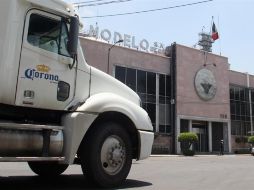 Bajo la etiqueta #MéxicoSinCerveza, miles de mexicanos mostraron su desacuerdo en redes sociales. EFE/S. Gutiérrez