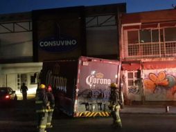 A pesar de lo aparatoso del accidente, no se registraron personas lesionadas. ESPECIAL/Bomberos Guadalajara