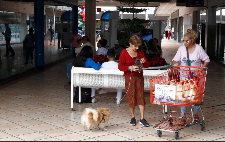 La inseguridad en el país y la devaluación propiciada por la crisis del petróleo dañó la perspectiva del consumidor mexicano. EL INFORMADOR/Archivo
