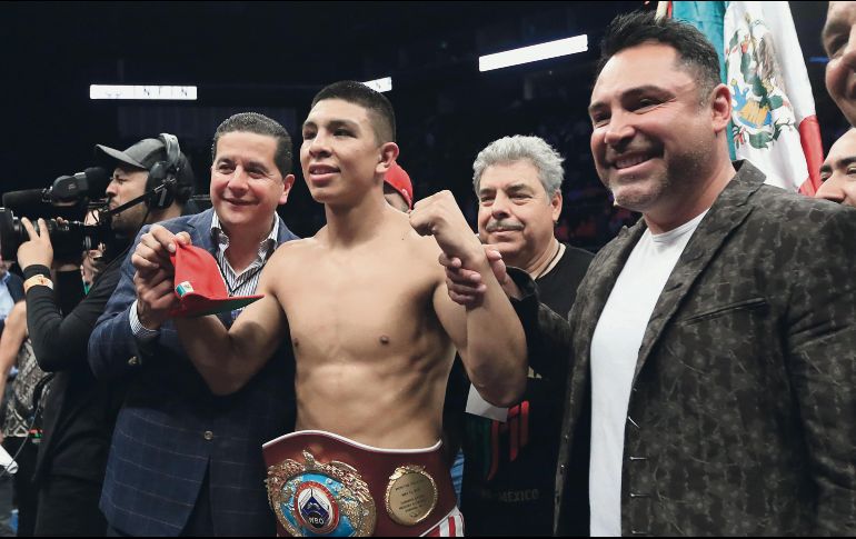 CERCANÍA. Fernando Beltrán (izq.) dice que la relación con Óscar de la Hoya (der.) facilitaría el combate. IMAGO7