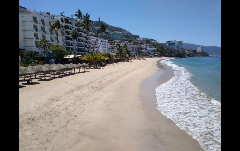Puerto Vallarta, Melaque y Barra de Navidad lucen prácticamente desiertas. TWITTER@PCJalisco