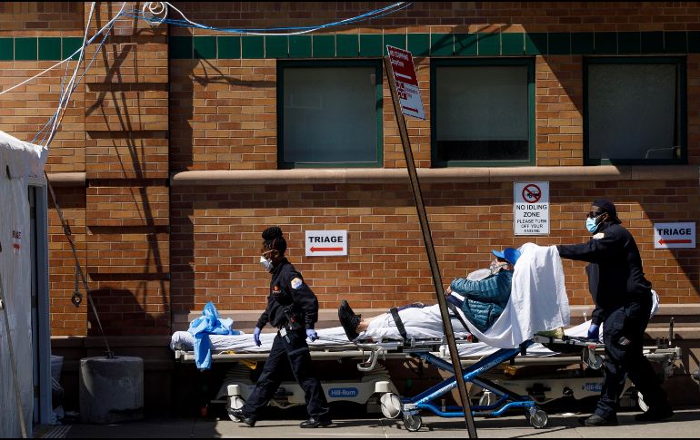 Los expertos han sido cautelosos ante la tendencia al alza en contagios y fallecidos en EU. EFE / J. Lane