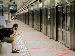 Aunque el gobierno informa que se tratará de una medida temporal, no descartaron su posible prórroga si los contagios de COVID-19 van en aumento. EFE / EPA / W. Woon