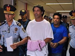 Ronaldinho y su hermano cumplieron el lunes un mes de prisión preventiva tras ser imputados por ingresar con pasaportes falsos en el aeropuerto internacional de la capital paraguaya. AFP / ARCHIVO
