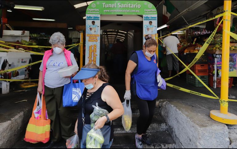 La Ssa aseguró que la inhalación de sustancias desinfectantes puede causar, entre otras cosas, daños a las vías respiratorias. EL INFORMADOR / ARCHIVO