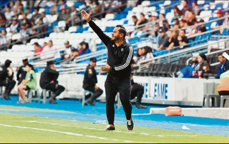 AÑORA. El timonel de las tapatías espera regresar pronto a los banquillos.  TWITTER/@atlasfcfemenil