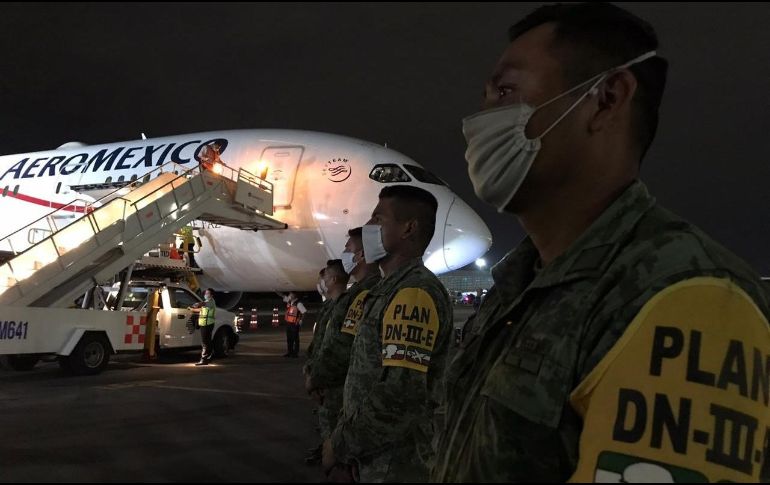 Ebrard detalló que el cargamento que arribó al país, procedente de Shanghái, tuvo un costo de más de 56 MDD, donde se privilegió la adquisición de 11 mil 500 mascarillas KN95 GB2626-2006. TWITTER / @Notimex