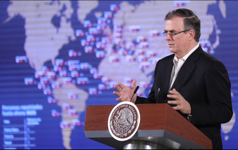 Ebrard Casaubón dice que en algunos casos han traído a connacionales de lugares tan lejanos e inaccesibles como Nepal o de países donde no hay vuelos comerciales. EFE / S. Gutiérrez