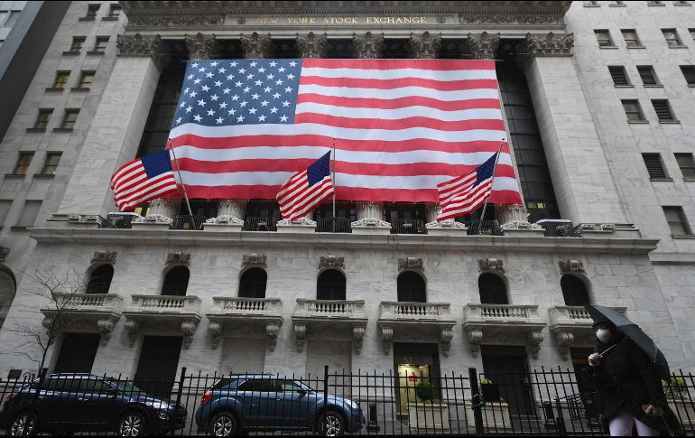 La jornada estuvo marcada por los detalles ofrecidos por la Reserva Federal sobre cómo apoyará a la economía de EU para paliar los efectos de la pandemia. AFP/ARCHIVO