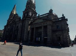 Año con año, la tradición de recorrer a pie los templos de Guadalajara reúne a más de 100 mil personas, aunque este vez fueron pocos. EL INFORMADOR/G. Gallo