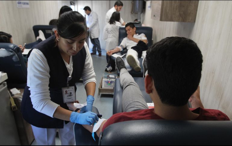 Recomiendan acudir a donar al banco más cercano para que el desplazamiento sea el menor y se respete la Jornada Nacional de Sana Distancia. EL INFORMADOR/Archivo