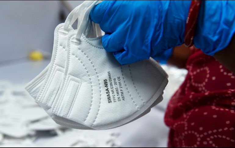 México compró a China mascarillas y guantes por un costo de 56.5 millones de dólares. AFP / ARCHIVO