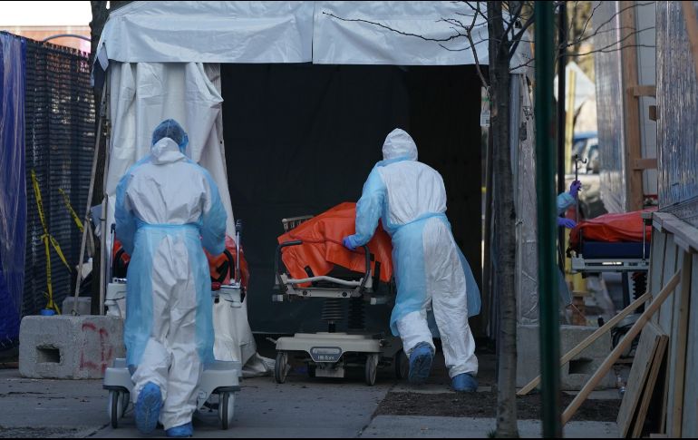 Los fallecidos han llegado a 100 mil 376, con Italia con el mayor número de decesos, seguida de EU y España. AFP / ARCHIVO