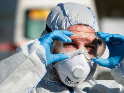 Remarcan la importancia de cuidar al persona médico, ya que son los más afectados por la pandemia. AP / ARCHIVO