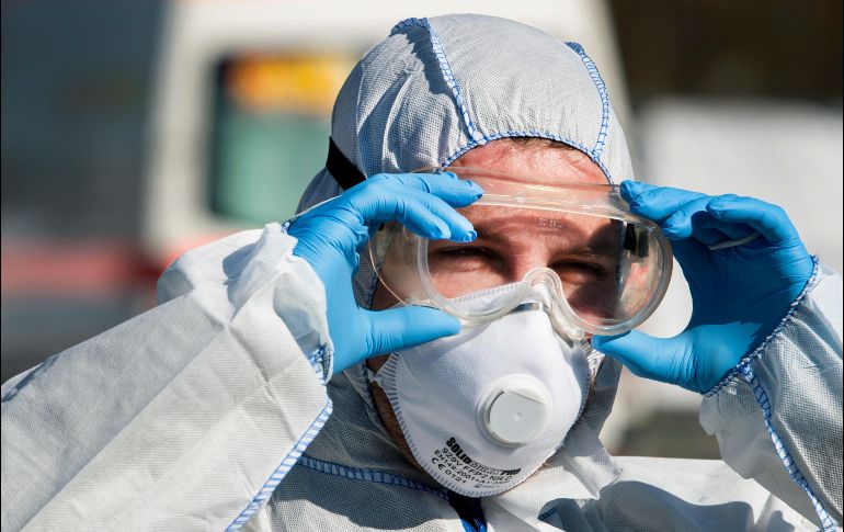 Remarcan la importancia de cuidar al persona médico, ya que son los más afectados por la pandemia. AP / ARCHIVO