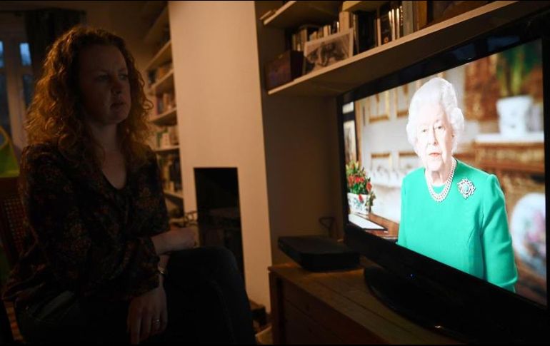 La monarca insta a celebrar la Pascua, si bien respetando el distanciamiento social. EFE/N. Hall