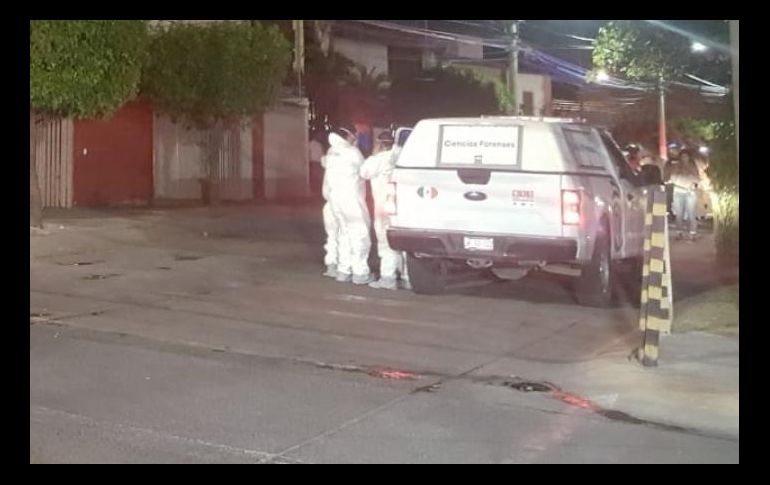 Peritos llegaron al lugar para levantar indicios a fin de determinar cuáles fueron las causas del siniestro, así como para trasladar a los cuerpos a la morgue. ESPECIAL