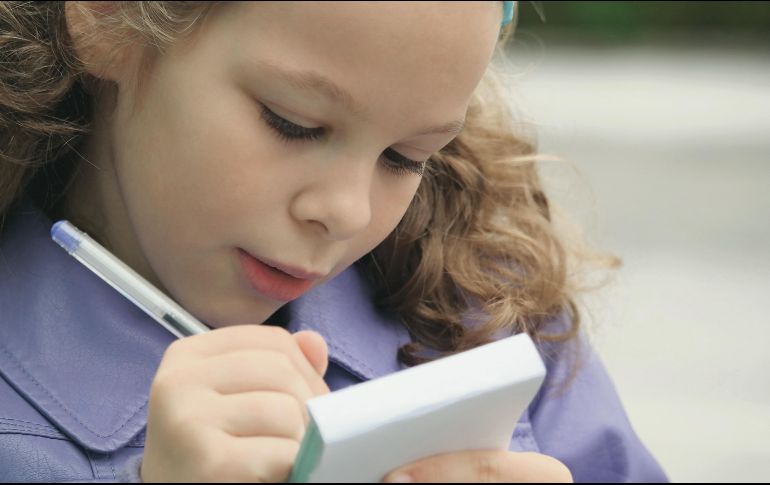 Los menores deberán crear una historia original en video y en versión escrita. ESPECIAL/Pixabay