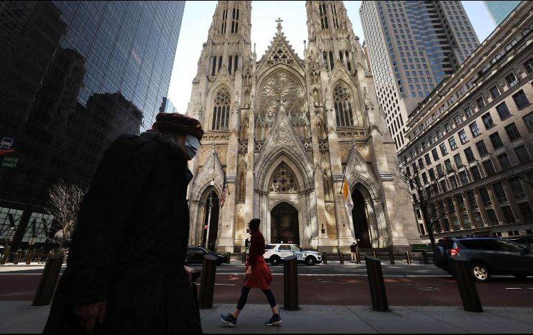 Autoridades del estado de Nueva York revelaron que el sábado fallecieron 758 personas más a causa del coronavirus. AFP / S. Platt
