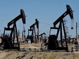 El peso de la industria petrolera ha caído y representa solamente 3.7 por ciento del PIB, contra 8.0 por ciento para los Estados Unidos. AFP / ARCHIVO