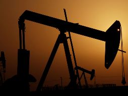 Los miembros de la OPEP y grandes naciones extractoras de crudo reducirán su producción de petróleo por 9.7 millones de barriles diarios durante dos meses a partir de mayo. AP/Archivo