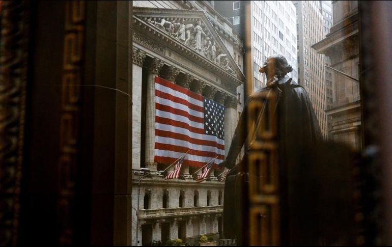 Los sectores que más retrocedieron fueron el inmobiliario, seguido por el financiero y el de servicios públicos. EFE/J. Lane