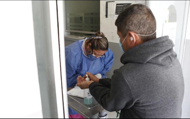 Al corte del día 11 de abril, se tomaron 207 muestras en los módulos itinerantes y 297 en las unidades fijas. EL INFORMADOR / ARCHIVO