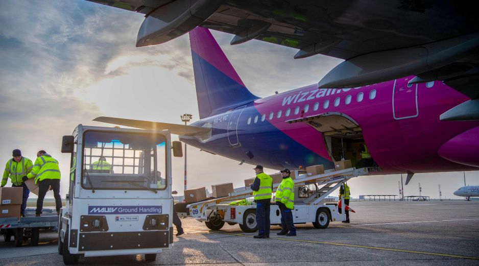 Se ha establecido un puente aéreo Shanghai-México para el traslado de equipos de protección personal e insumos médicos. AFP/G. Botar
