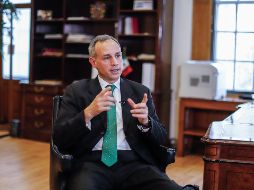 Hugo López-Gatell descartó que de momento se esté siguiendo al pie lo que dice la Guía Bioética. NOTIMEX/O. Aviña