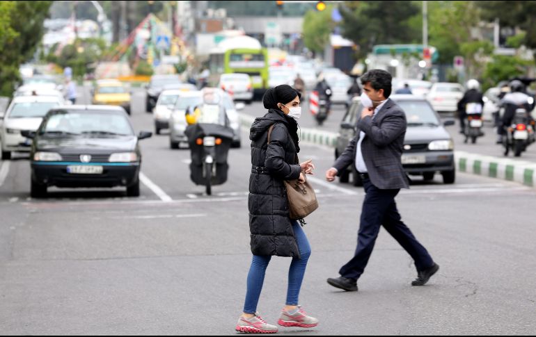 Al menos 3.5 millones de hogares de escasos recursos en Irán han recibido apoyos para atender las medidas sanitarias. AFP / A. Kenare