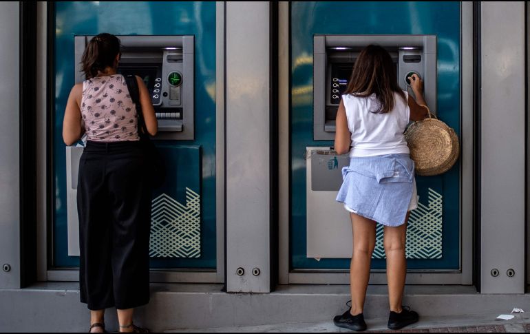 El FMI calcula que sólo dos economías se salvarán este año de caer en recesión: China crecerá 1.2%, en tanto que India lo hará 1.9 %. AFP/A. Tzortzinis
