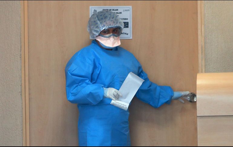 El titular del Ejecutivo federal garantiza que aquel personal de salud que se sume a esta convocatoria tendrá trabajo permanente, o si lo desea, trabajar solo seis meses mientras pasa la contingencia. NTX / F. Estrada