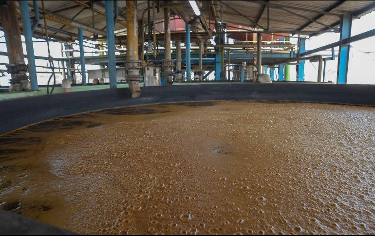 Los industriales piden al Gobierno reconsiderar cuáles empresas se consideran esenciales, pues muchas están dispuestas a reconvertir sus líneas de producción. EFE/ARCHIVO