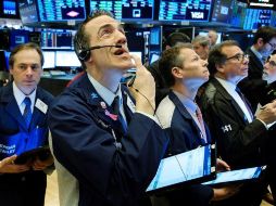 Todos los sectores acabaron en rojo, con el sector energético a la cabeza, seguido muy de cerca por el de materiales básicos y el financiero. EFE/J. Lane