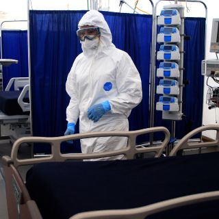 Estudiantes y médicos atienden sin insumos ni protección a pacientes con COVID-19