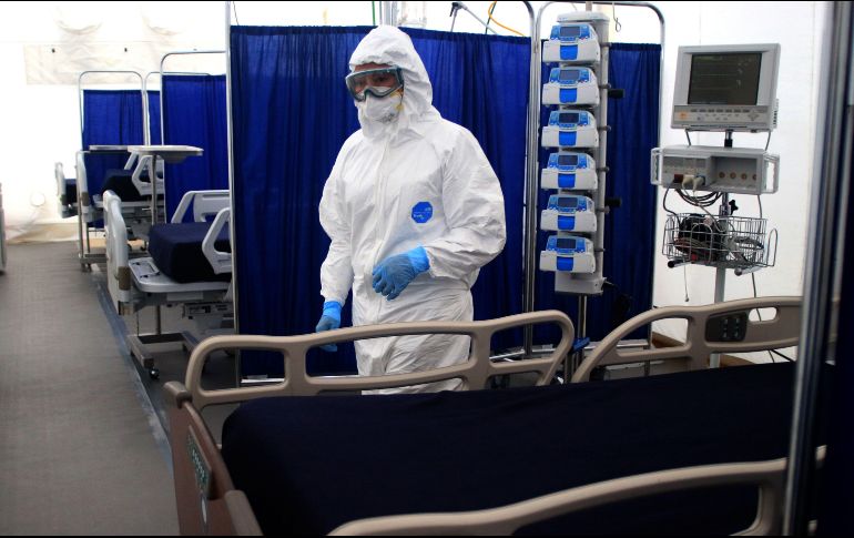 Sólo ha recibido capacitación el 67 por ciento de los médicos en formación que laboran en campos clínicos donde se atiende el coronavirus. EFE / ARCHIVO