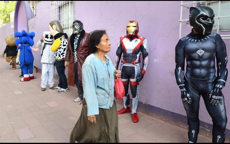 En el centro capitalino se reunieron unos 60 artistas urbanos que trabajan en la famosa avenida Francisco Madero, que conduce al Zócalo capitalino. EFE/J. Núñez