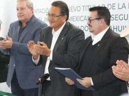 El doctor Leopoldo Santillán (c) solicitó una prueba luego de una intensa jornada de trabajo en el Hospital General de Zona número 7 en Monclova. TWITTER/@guerrerogmx