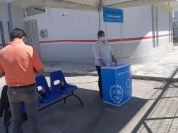 En la parte externa del hospital se instaló un módulo para informar a la comunidad que todas las atenciones serán derivadas al Centro de Salud Ixtapa I. ESPECIAL/SSJ