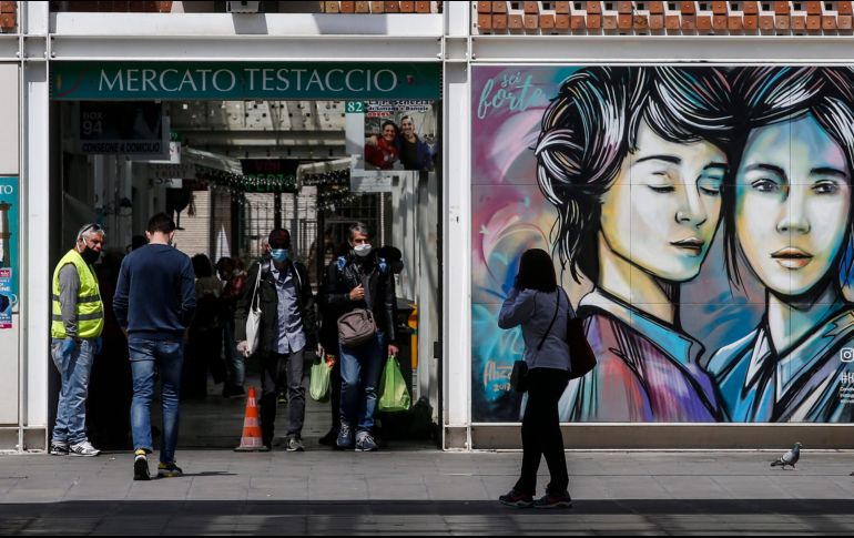 Mercado en Roma. La aplicación “Immuni”, creada por la compañía Bending Spoons, respeta las normas establecidas por la Unión Europea en materia de privacidad de datos personales. EFE/F. Frustaci