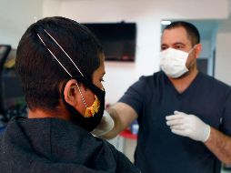 El estudio revela que no todo el personal cuenta con equipo adecuado para protegerse, como cubrebocas y guantes. EL INFORMADOR / ARCHIVO