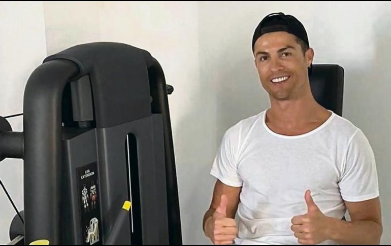 CRISTIANO RONALDO. El líder de la Juventus entrena en su casa. @Cristiano