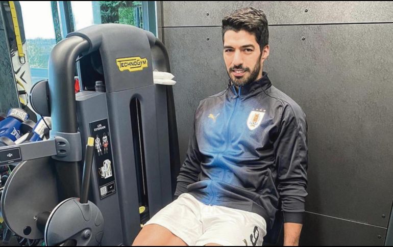 LUIS SUÁREZ. Se rehabilita de su lesión en el gimnasio particular. @LuisSuarez9