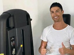 CRISTIANO RONALDO. El líder de la Juventus entrena en su casa. @Cristiano