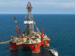 EN PROBLEMAS. La calificación de deuda de Pemex ya es considerada “basura”, alertando a los inversionistas globales.  EFE