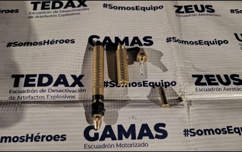Luego de una inspección, los detenidos tenían dentro de una mariconera un arma de fuego tipo pluma con un cartucho calibre 22. ESPECIAL